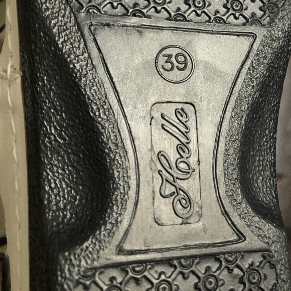 Silver and Gold Open-Toe Sandals with Adjustable Straps size 8 - Picture 8 of 9